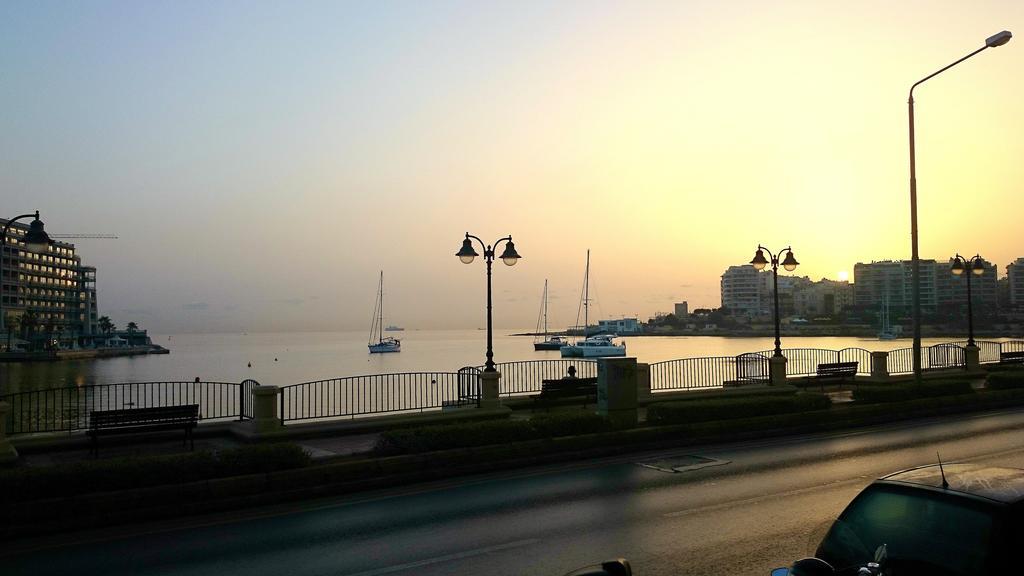 Spinola Seafront Apartment Saint Julian's Phòng bức ảnh